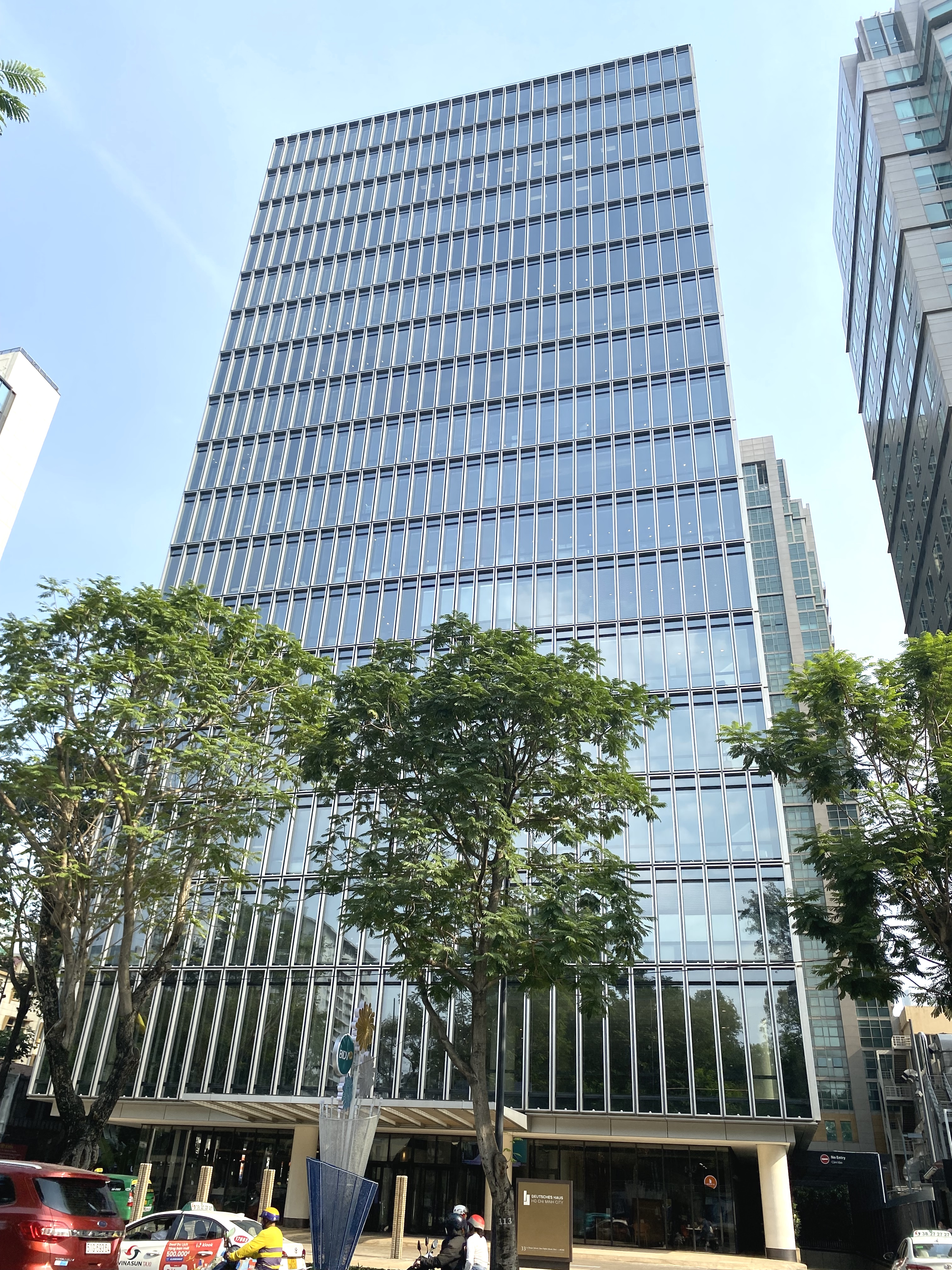 toa nha deutsches haus tower