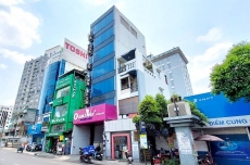 toa nha dong a building