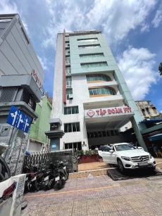 toa nha fit building