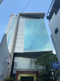 toa nha le tri building