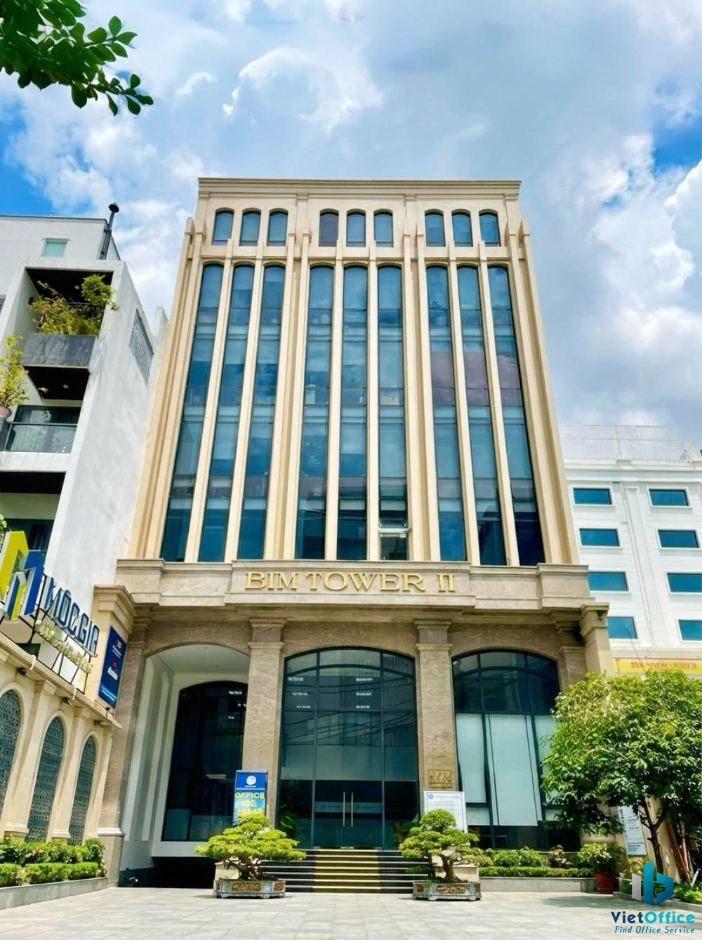 toa nha moc gia building